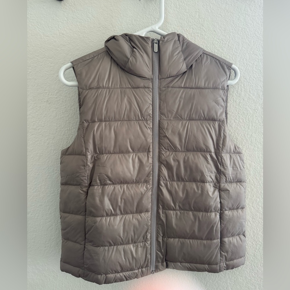 NWOT Athleta Taupe Puffer Vest XS